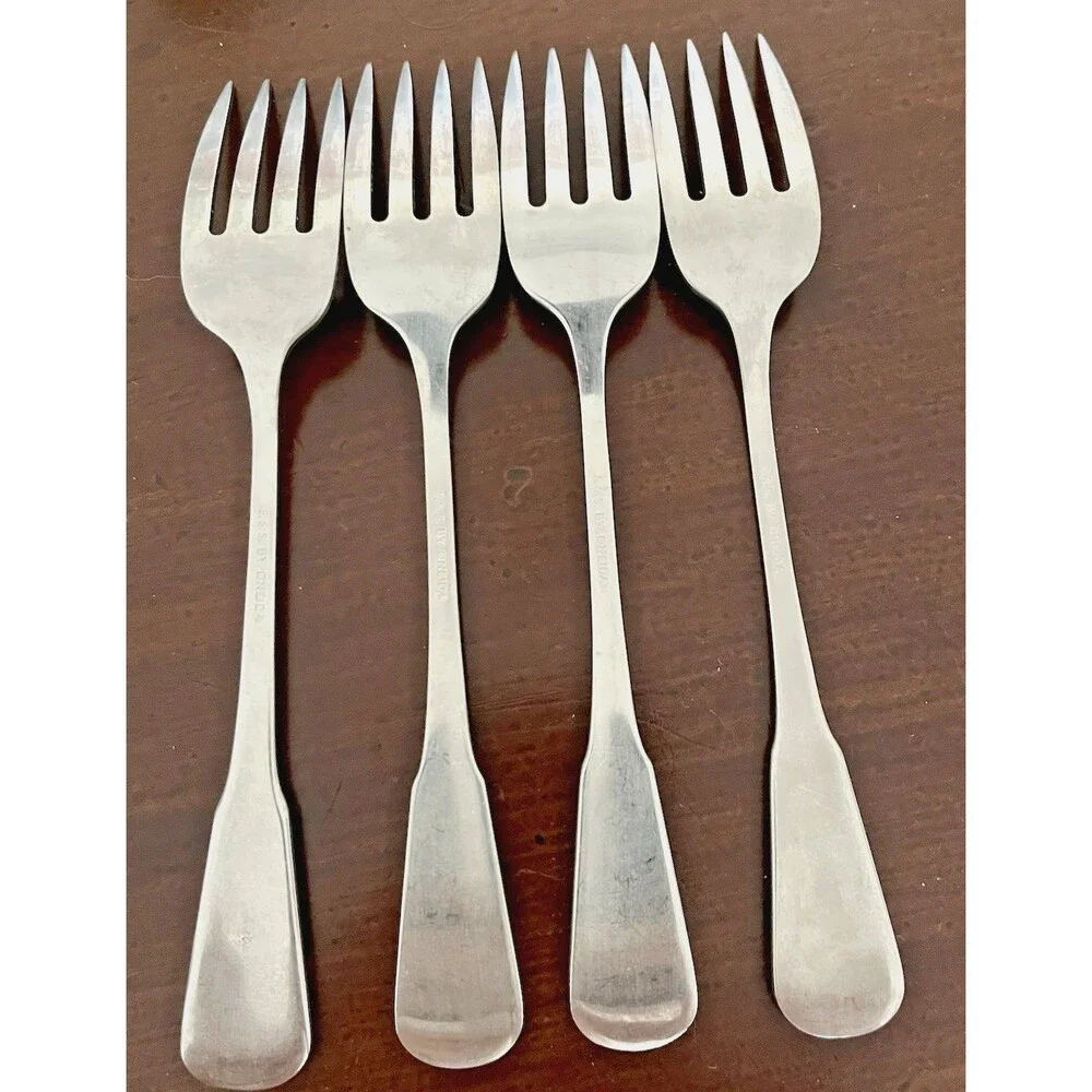 Oneida AMERICAN COLONIAL Stainless Lot 4 Salad Forks And One Dinner Fork Extra